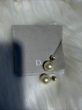 Dior Tribales Earrings
Gold-Finish Metal and White Resin Pearls